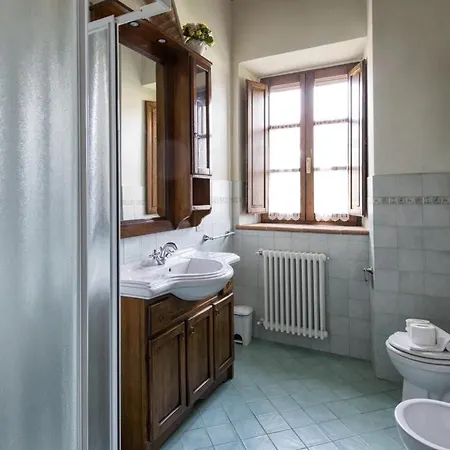 Villa Fratta-santa Caterina Sleeps 16 With Pool And Wifi